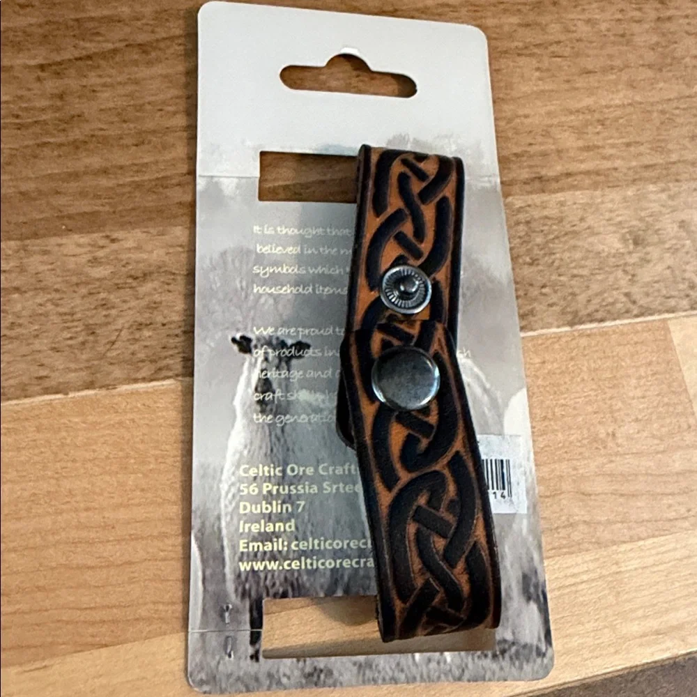 Celtic Ore Handcrafted Leather Bracelet - Celtic Knot Design - Tan & Black - NWT